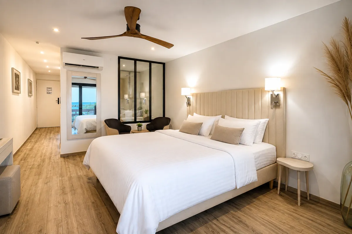 Chambre d'hôtel avec vue sur la mer